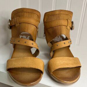 Miz Mooz Womens Cape Tan Ankle Strap Heels EUR 37